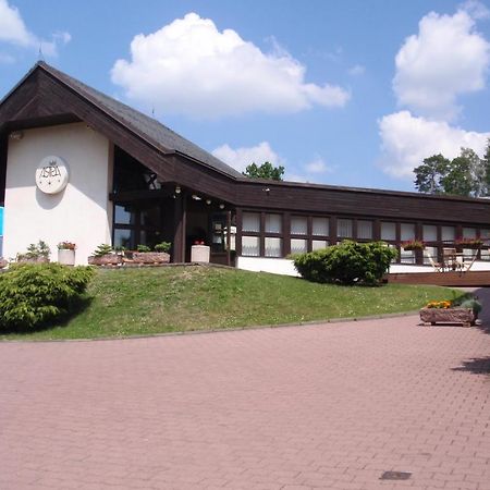 Hotel Astra Tuchlovice Exterior foto
