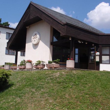 Hotel Astra Tuchlovice Exterior foto