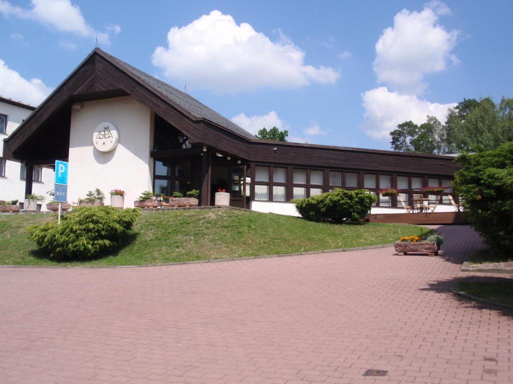 Hotel Astra Tuchlovice Exterior foto
