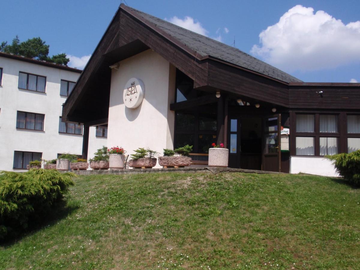 Hotel Astra Tuchlovice Exterior foto